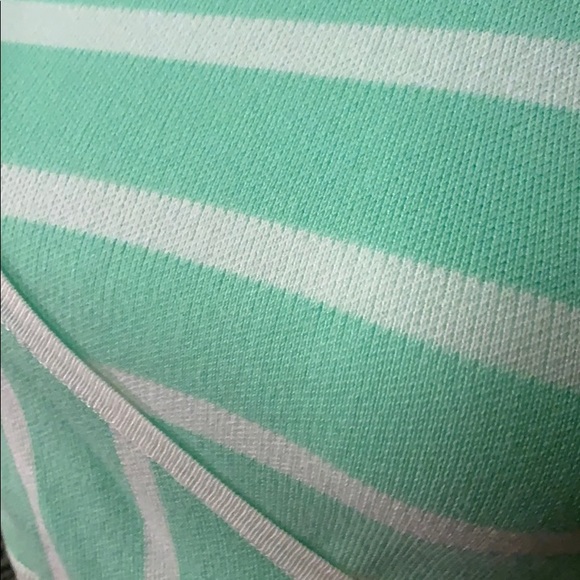 Sleeveless top size small - Picture 2 of 4